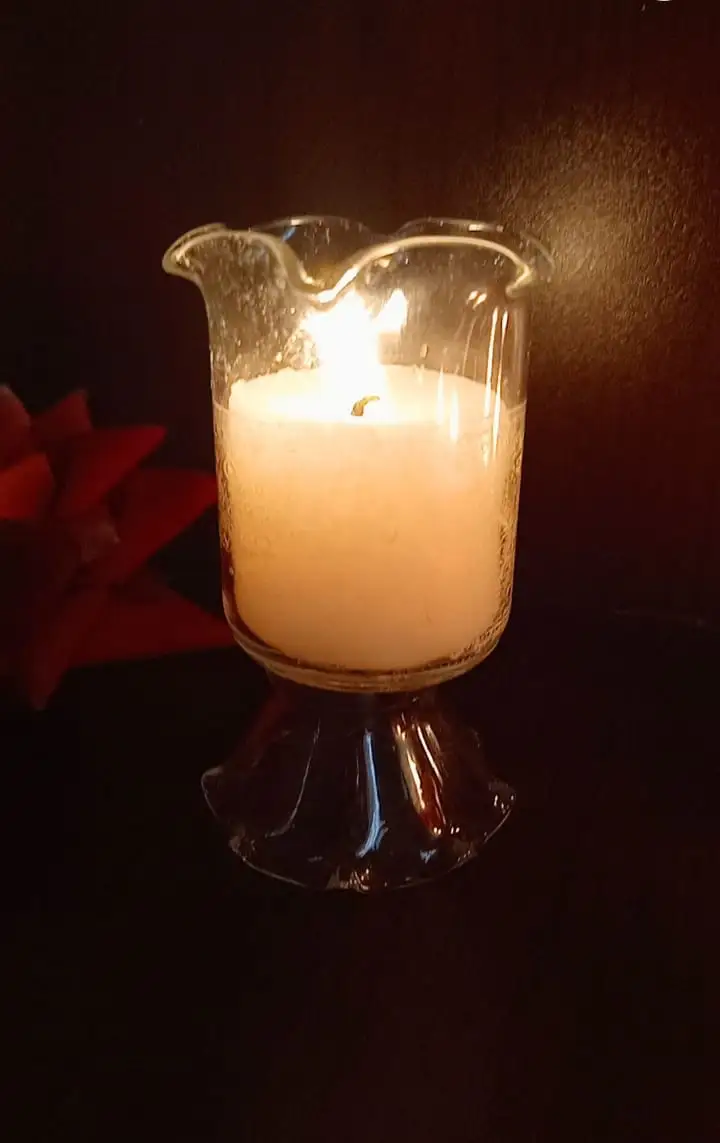 CANDLES CITY -- SCENTED CANDLE IN A BEAUTIFUL STYLISH GLASS JAR (10 cm Tall) (01 Pc)