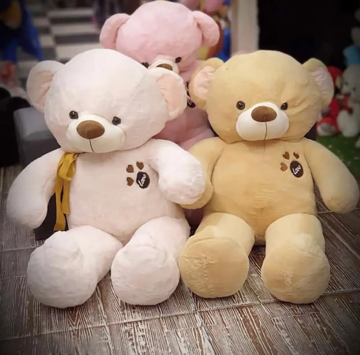 Giant Size Teddy Bears (3 ft)