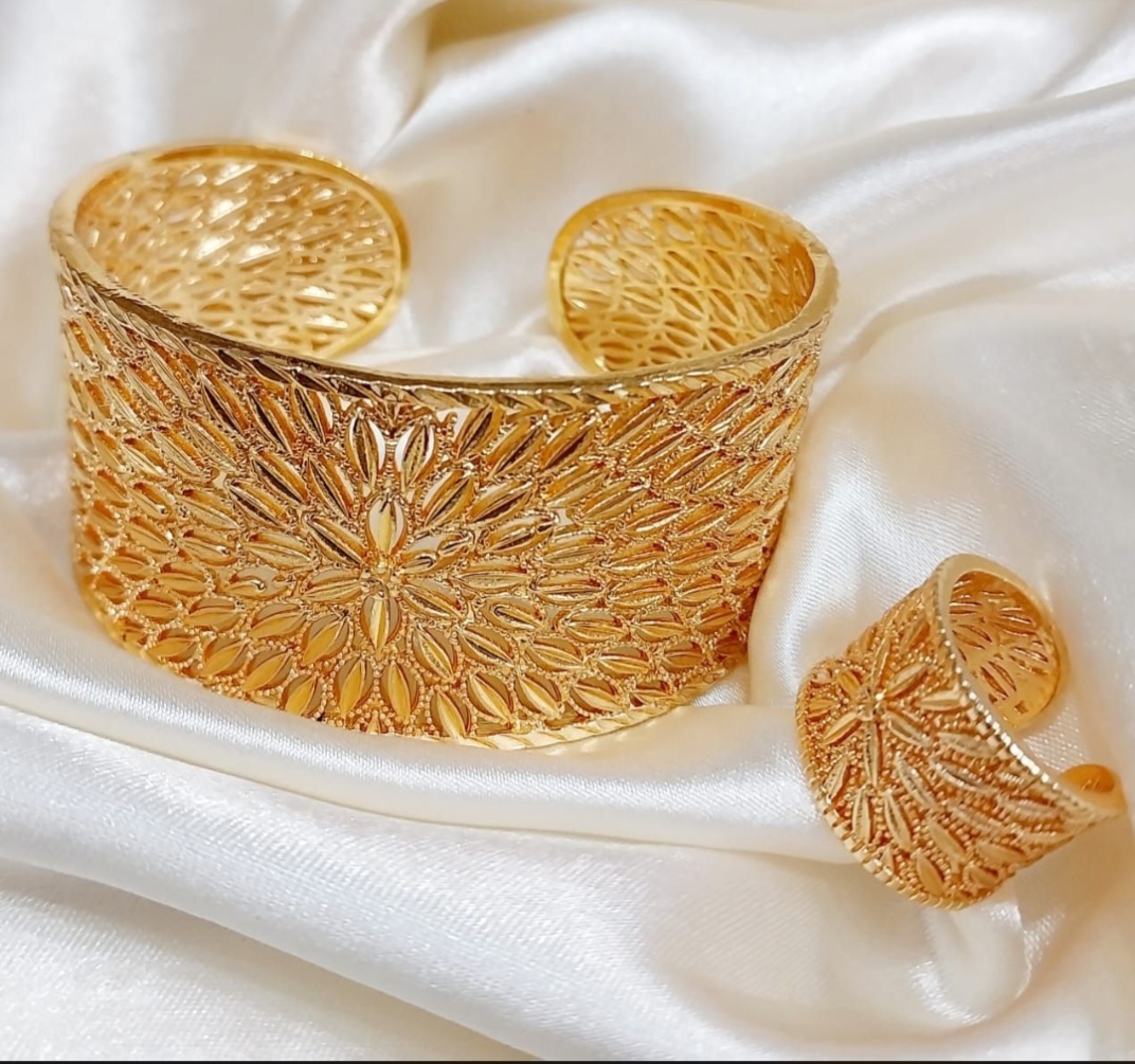 GOLDEN KURRA WITH SAME RING (ADJUSTABLE)